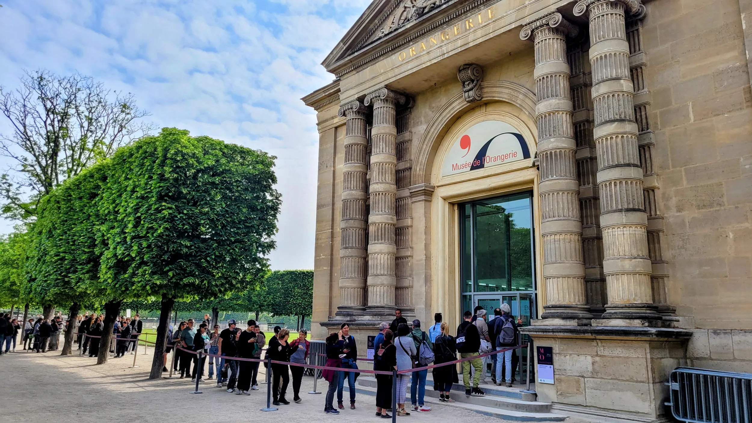 Visitor flow and ticketing at the entrance