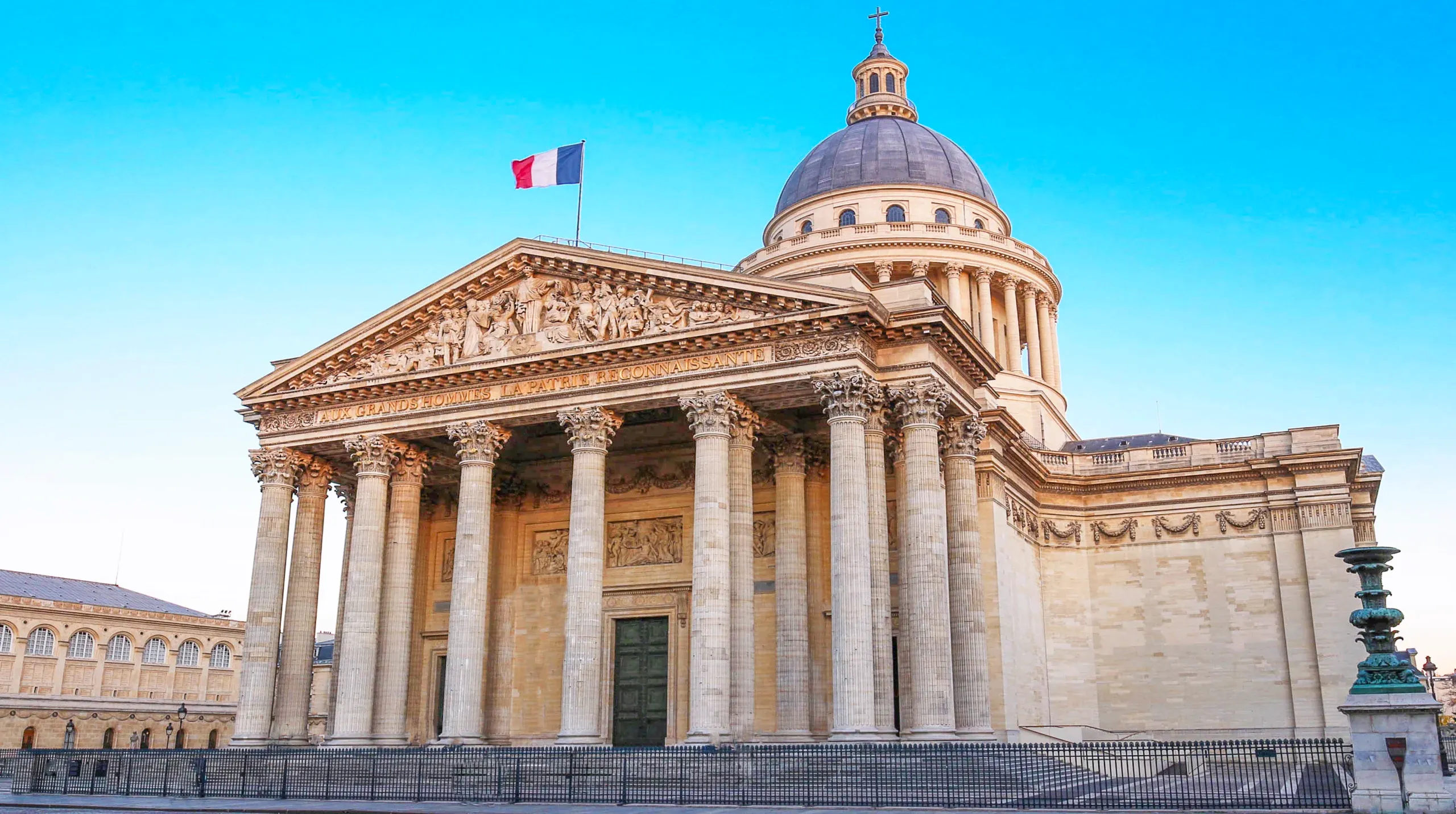 Panthéon front facade