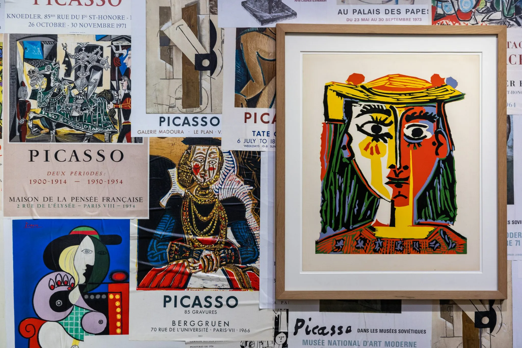 Warm celebratory tones in a Picasso exhibition ambiance