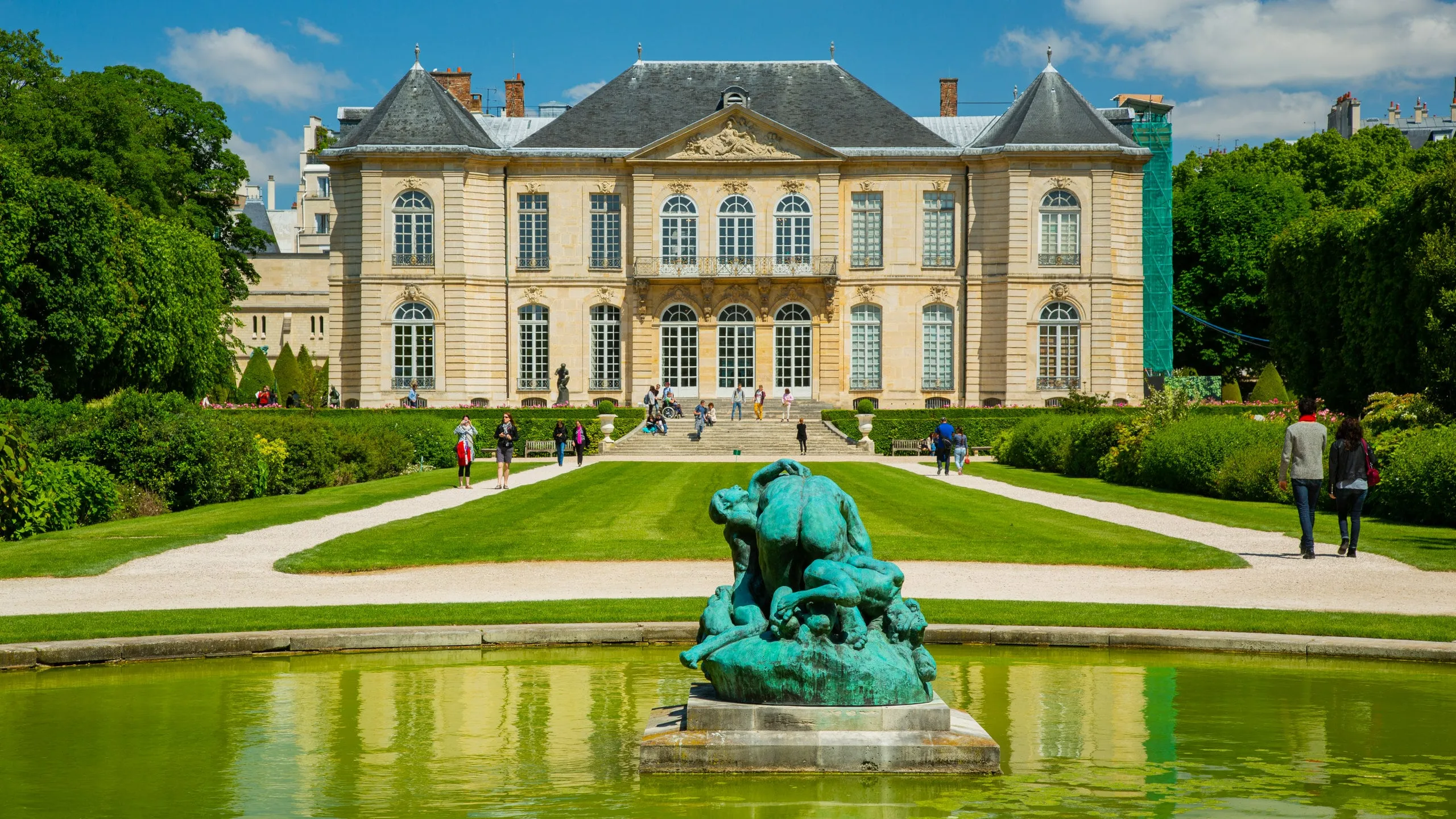 Sculpture garden fountain at Musée Rodin
