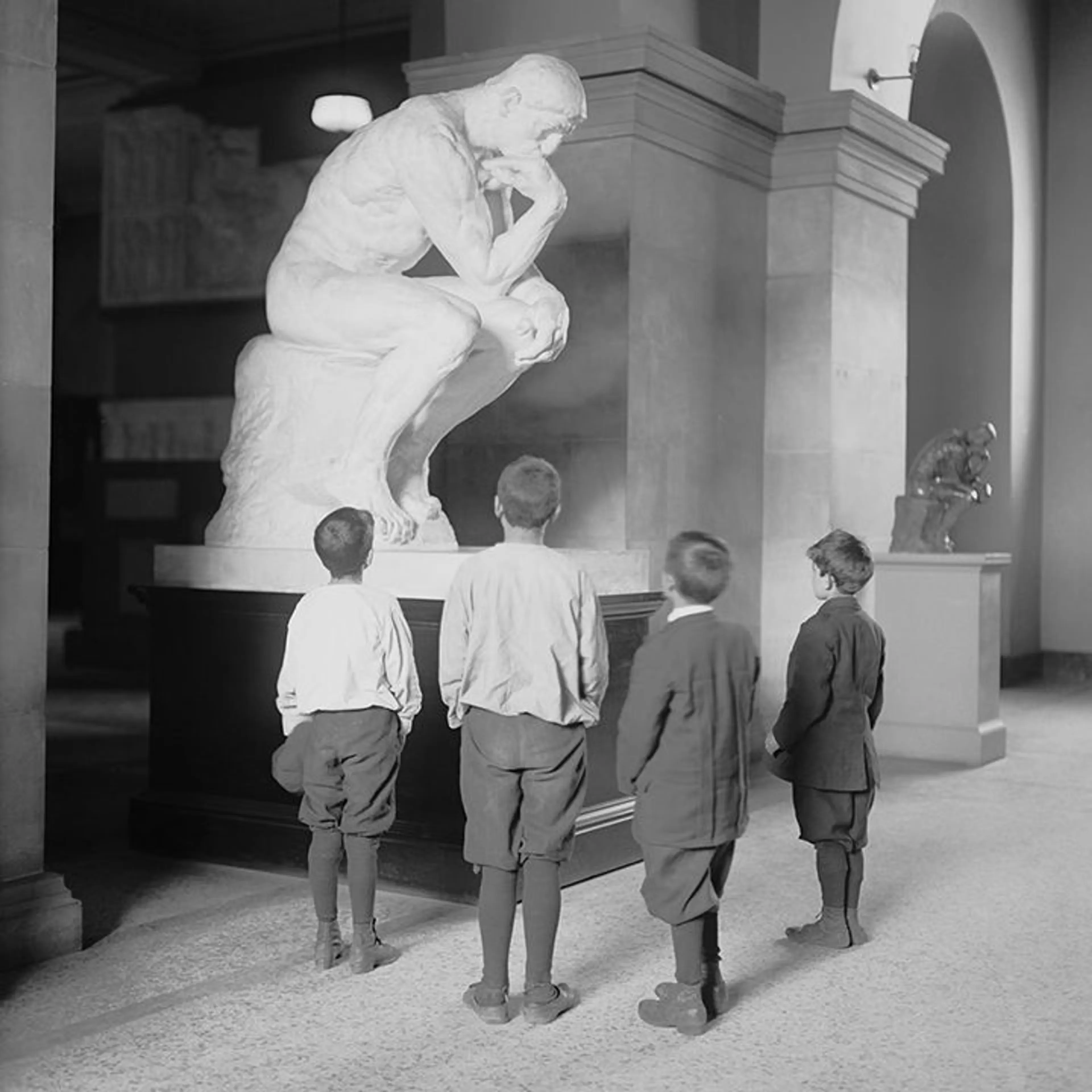 Children observing The Thinker (historic)