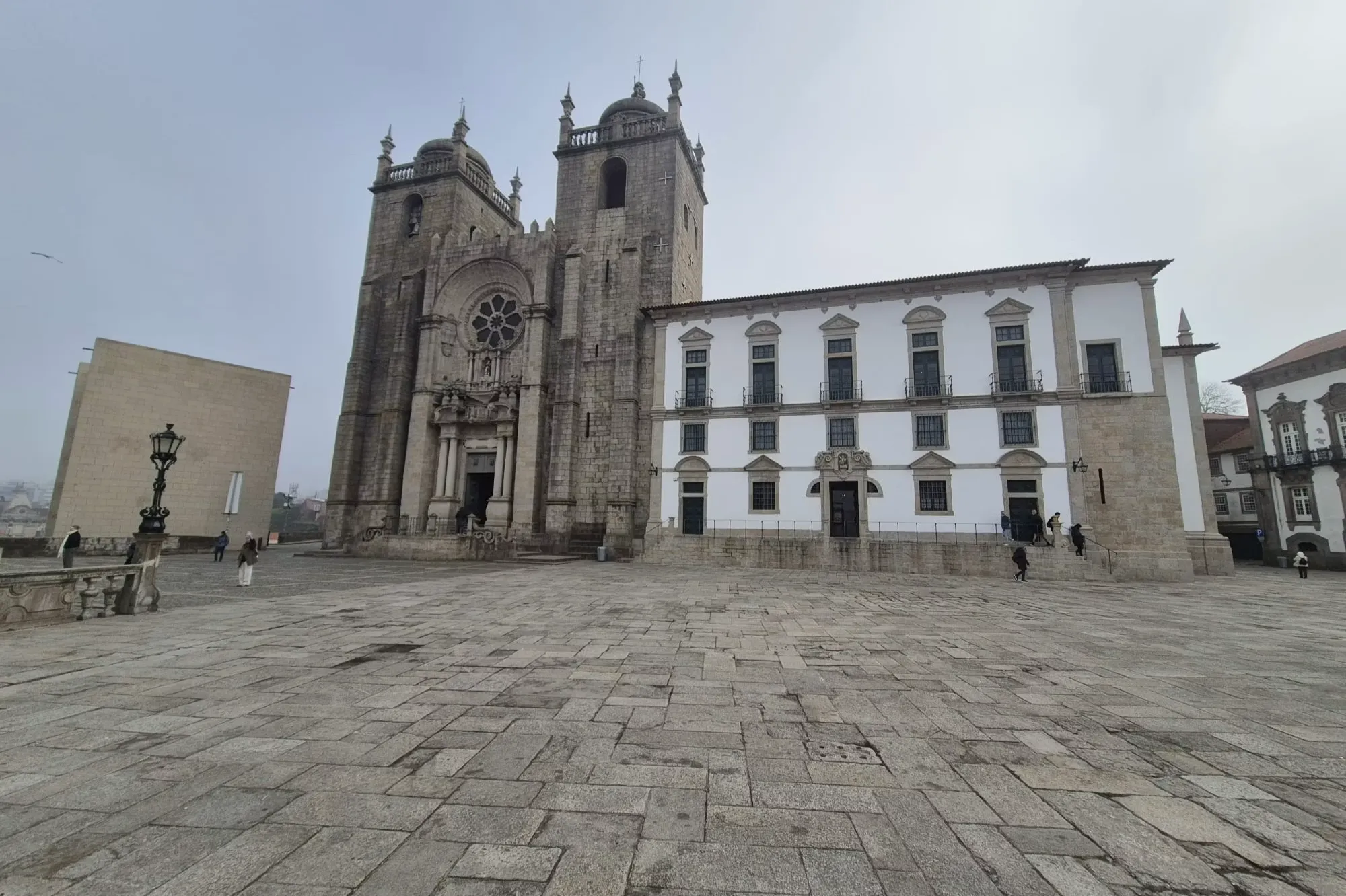 Porto Cathedral as Cultural Text: A Complete Long Narrative Essay