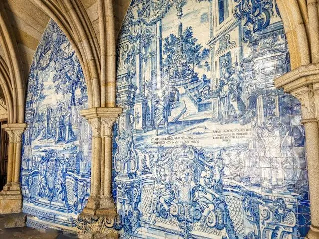 Blue azulejo tile panels in Porto Cathedral cloister