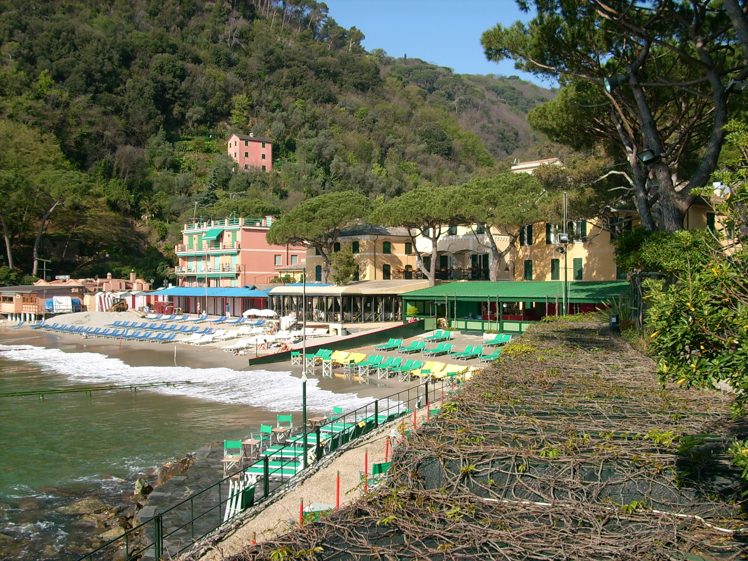 Paraggi Bay