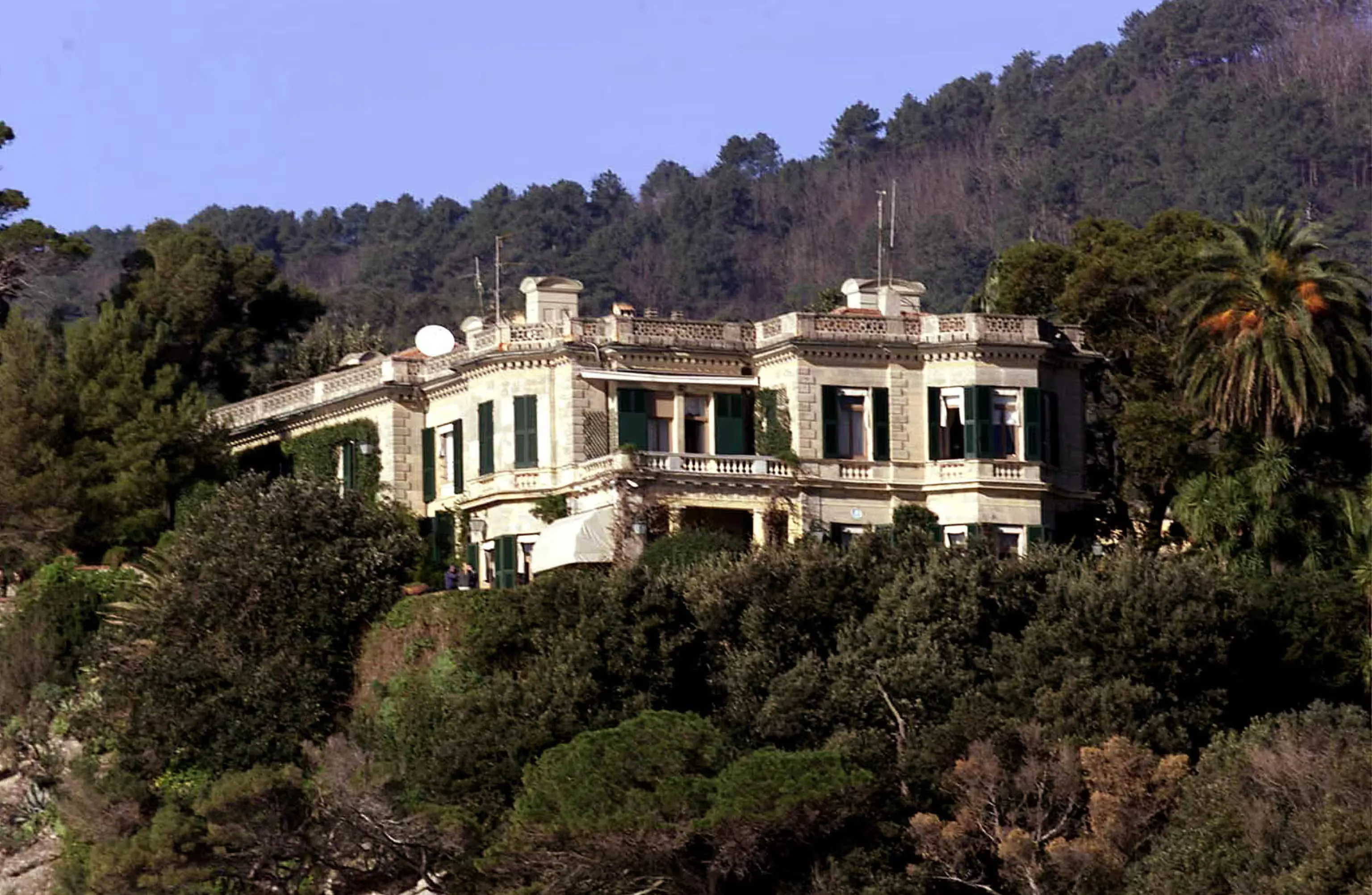 Secret Portofino: Villas, Legends, and Coastal Lore Dramatic villa on the coast near Portofino