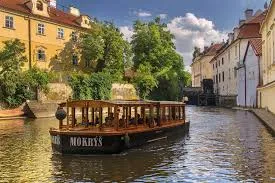 Cruise near Charles Bridge