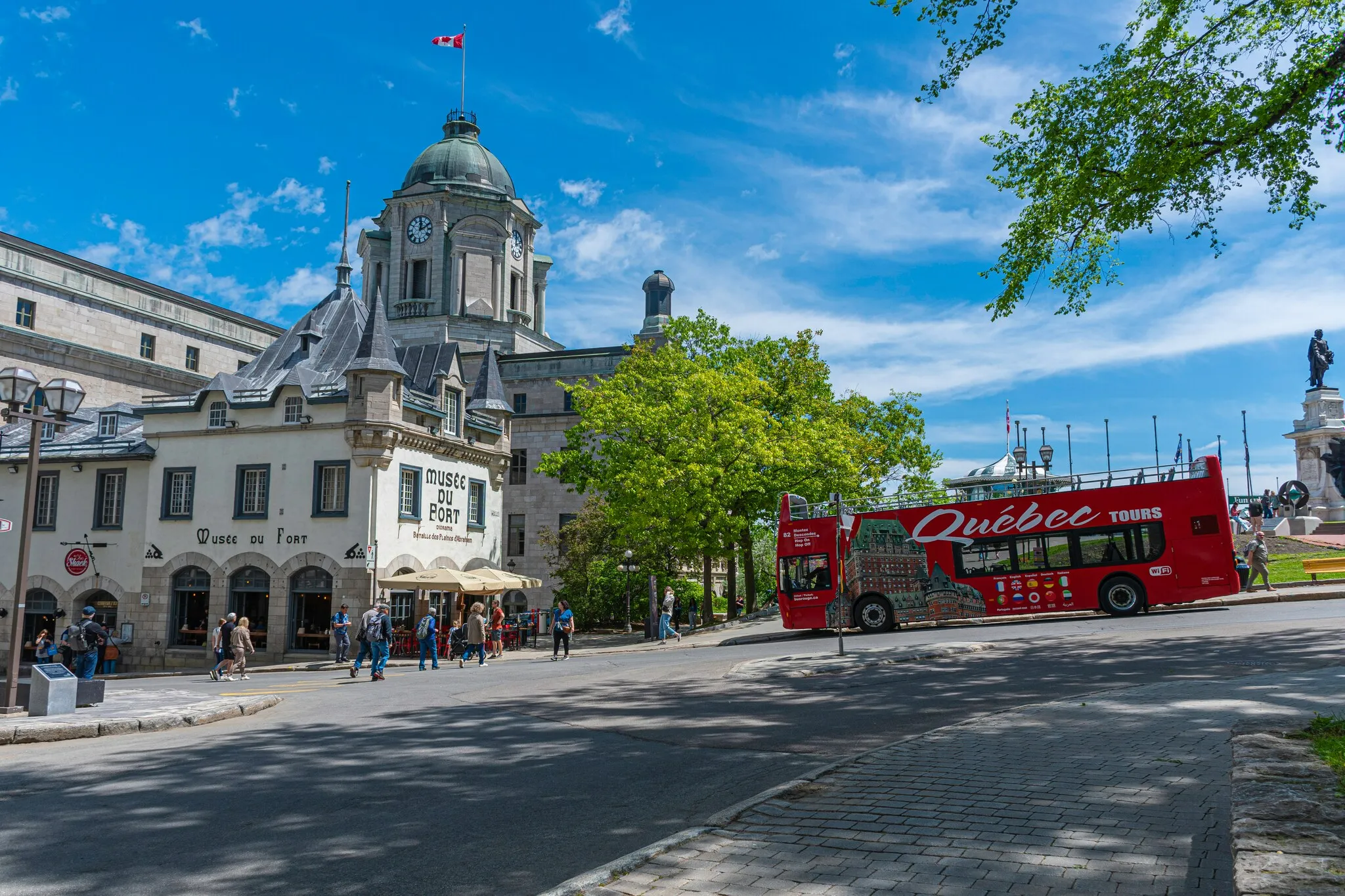 Hop-on hop-off bus in Quebec City