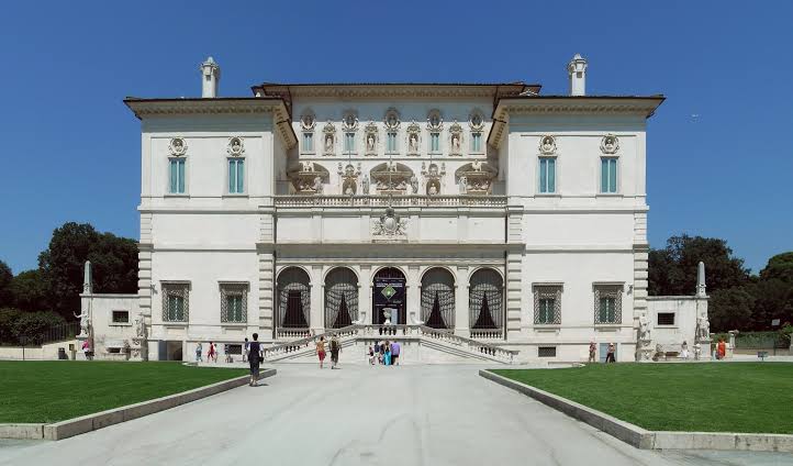 Front of Galleria Borghese in Rome