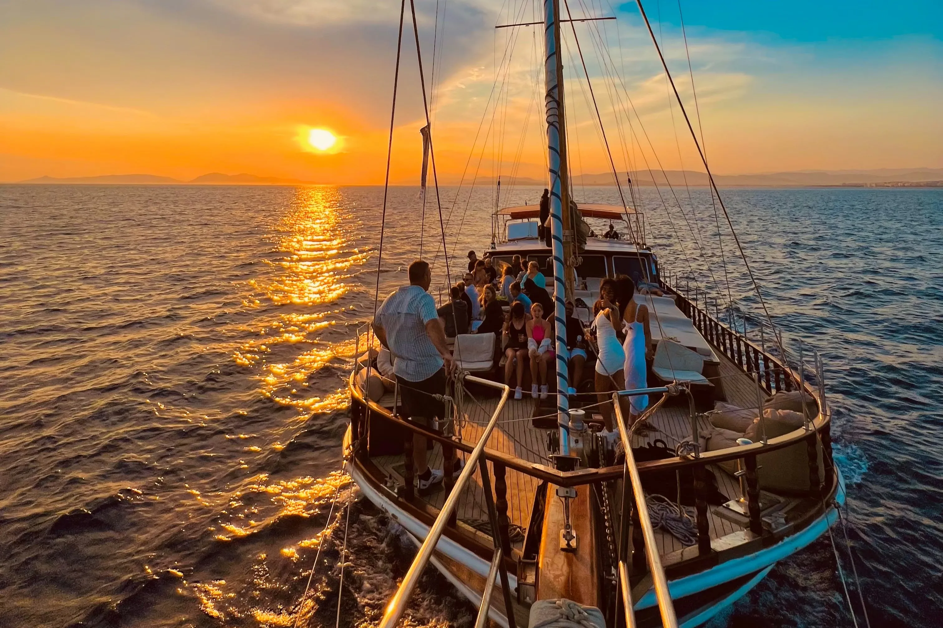 Riviera sunset cruise experience in Santorini