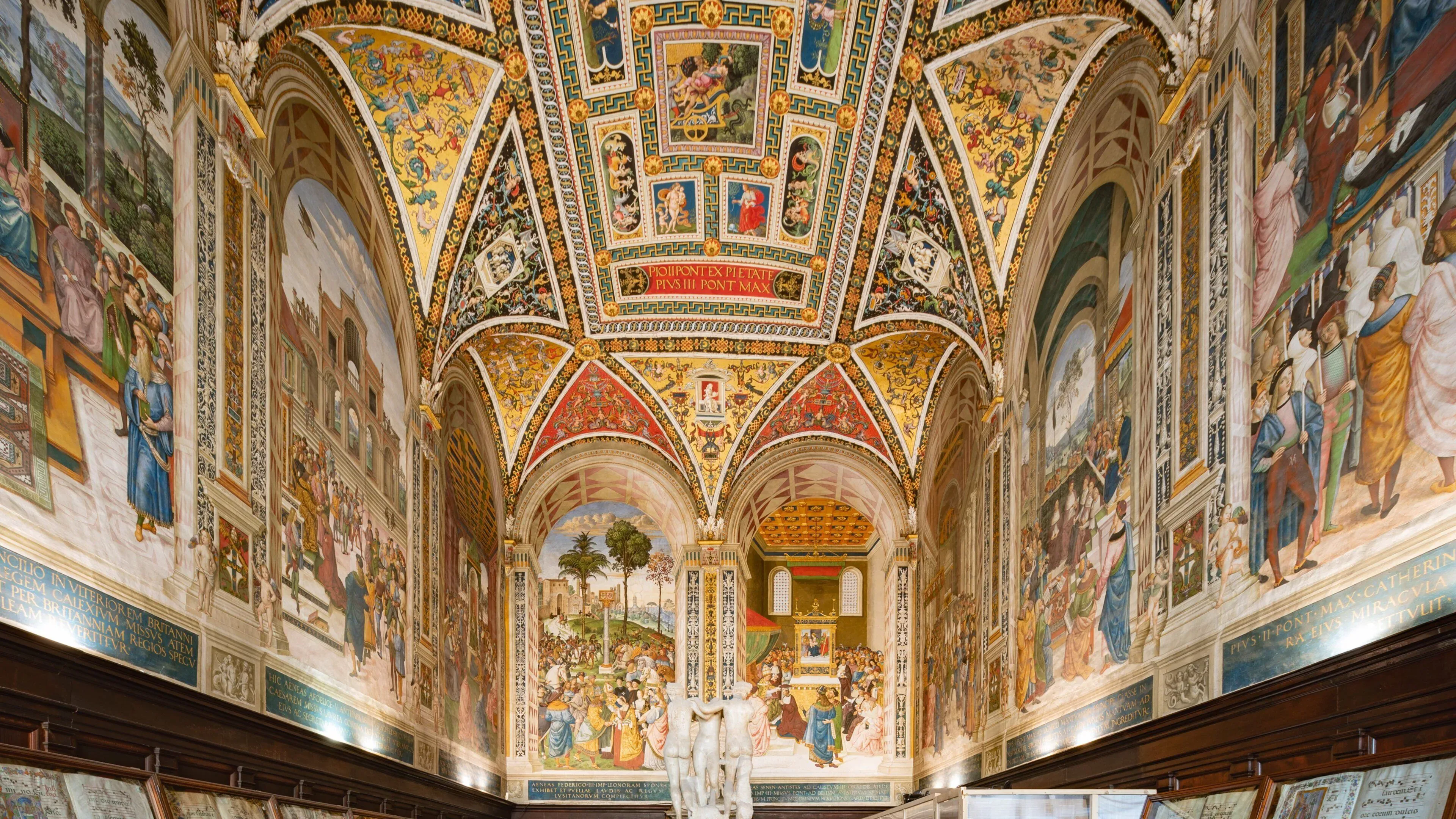 Frescoes inside the Piccolomini Library
