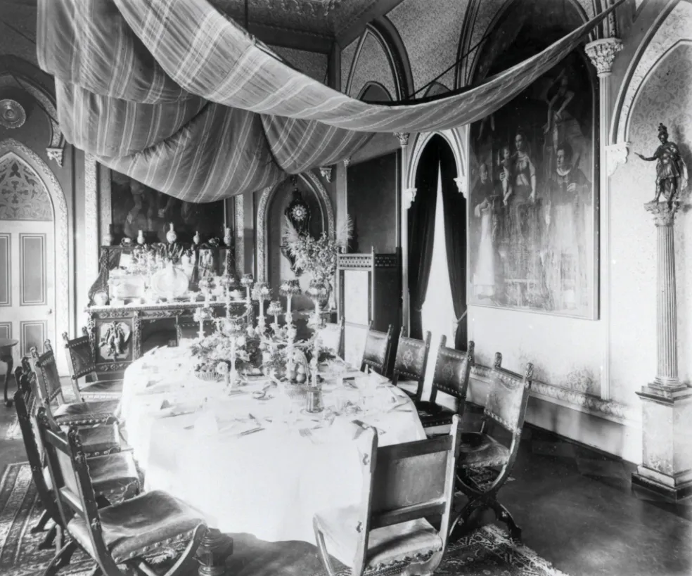Monserrate Palace dining room in 1902
