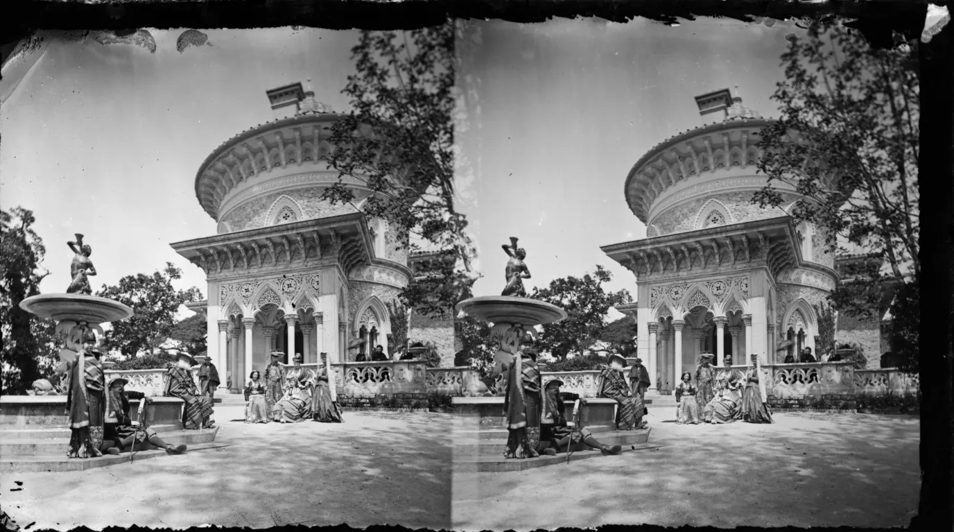 Guests near garden fountain at Monserrate in 1910