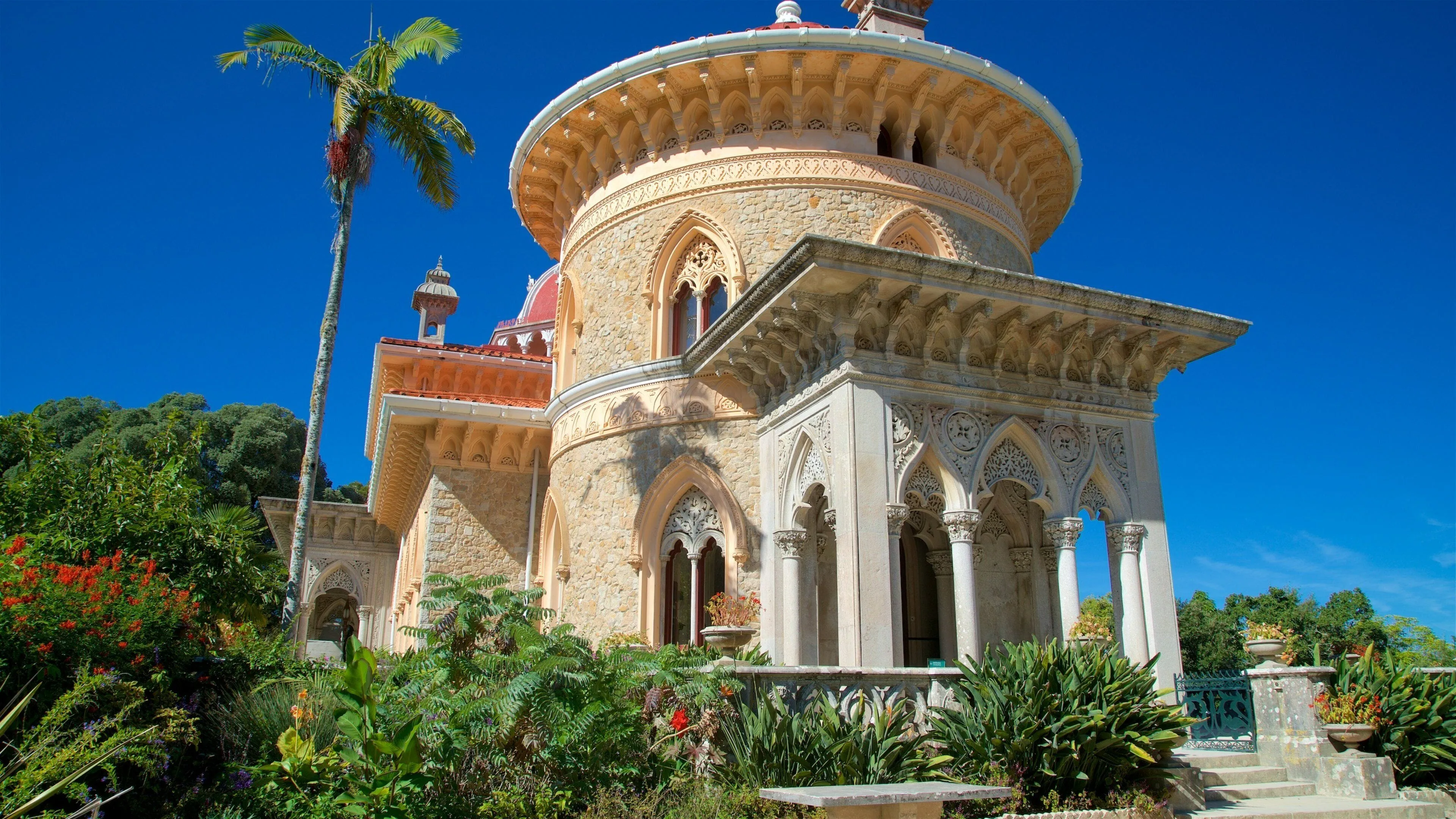 Monserrate Palace daytime exterior