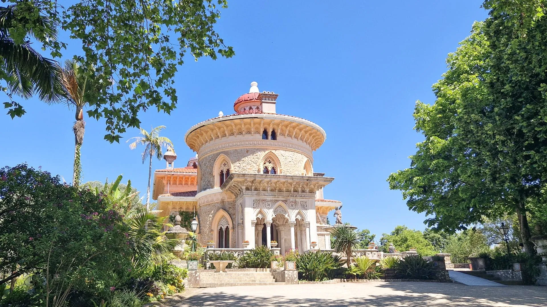 Monserrate Palace and front garden