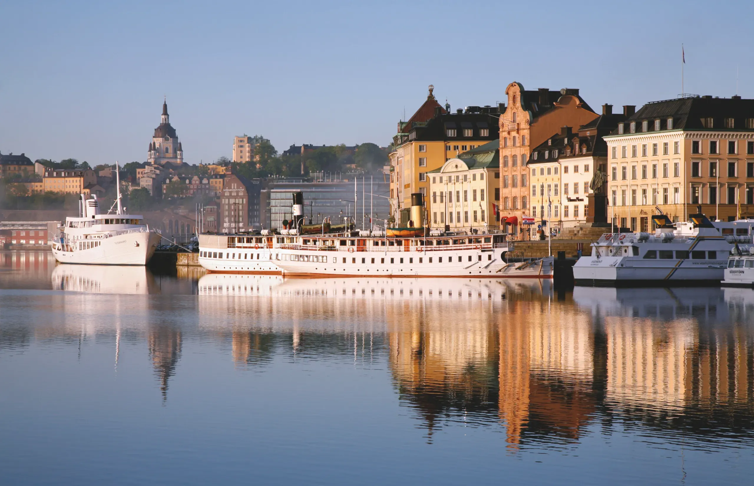 A Foodie's Hop-Off Guide: Where to Eat Near Stops