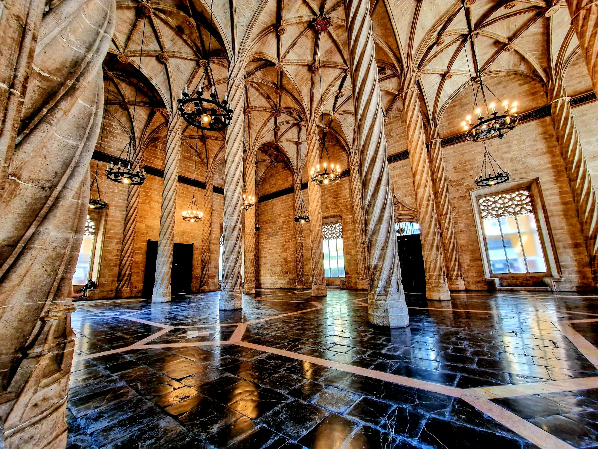 Main hall of La Lonja de la Seda