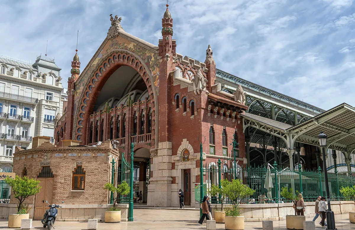 Mercado de Colon building front