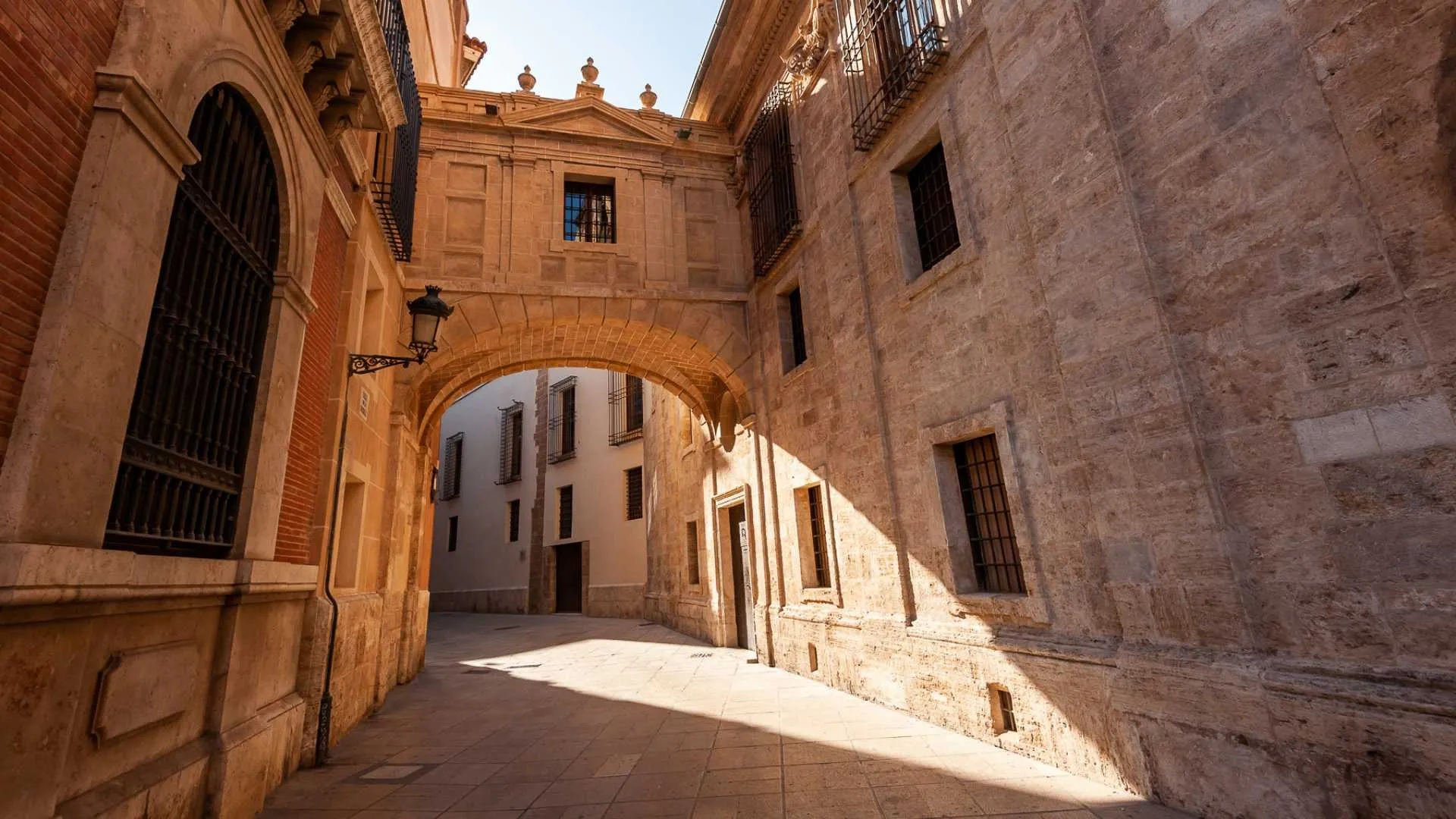 Valencia Photo Walk: Card-Enabled Route for Architecture, Street Life, and Sea Light