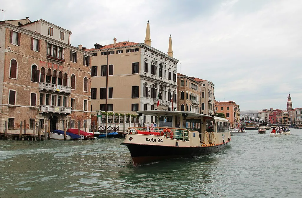 How to Get to the Murano Glass Museum: Vaporetto Routes, Stops, and Best Timing