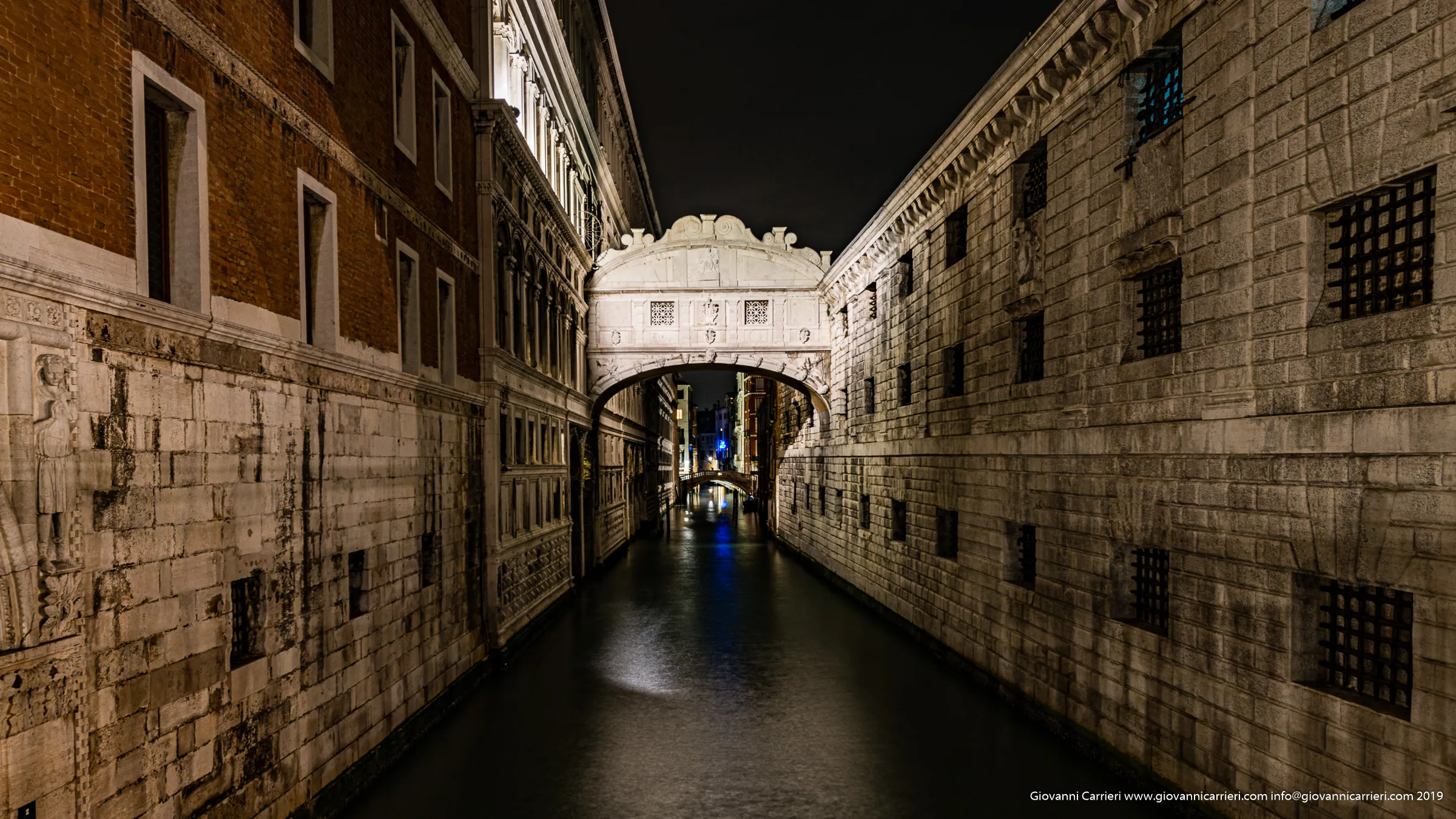 Night view of Bridge of Sighs area