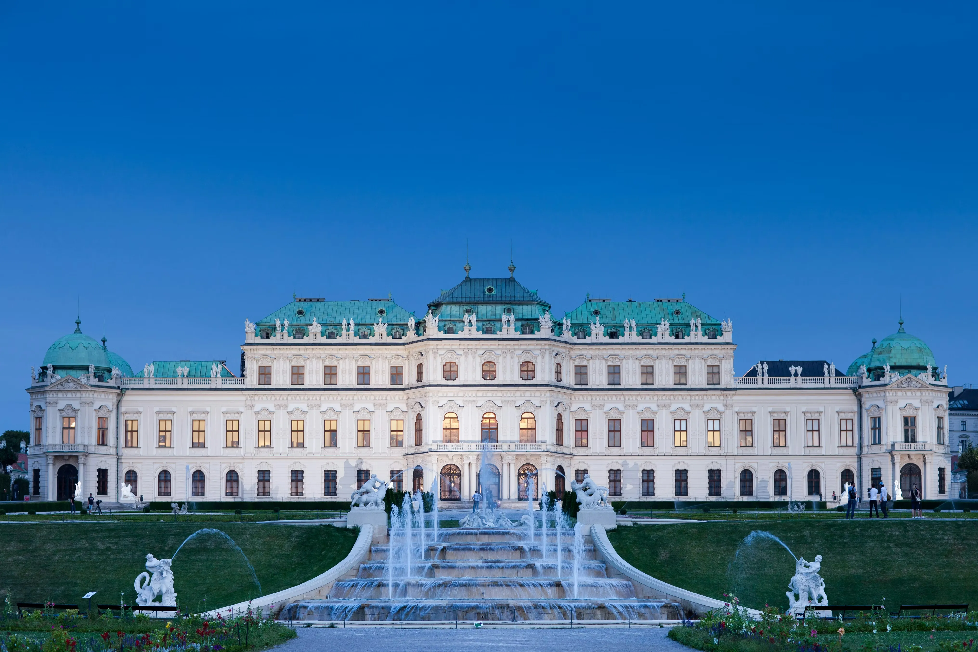Belvedere Palace front fountain