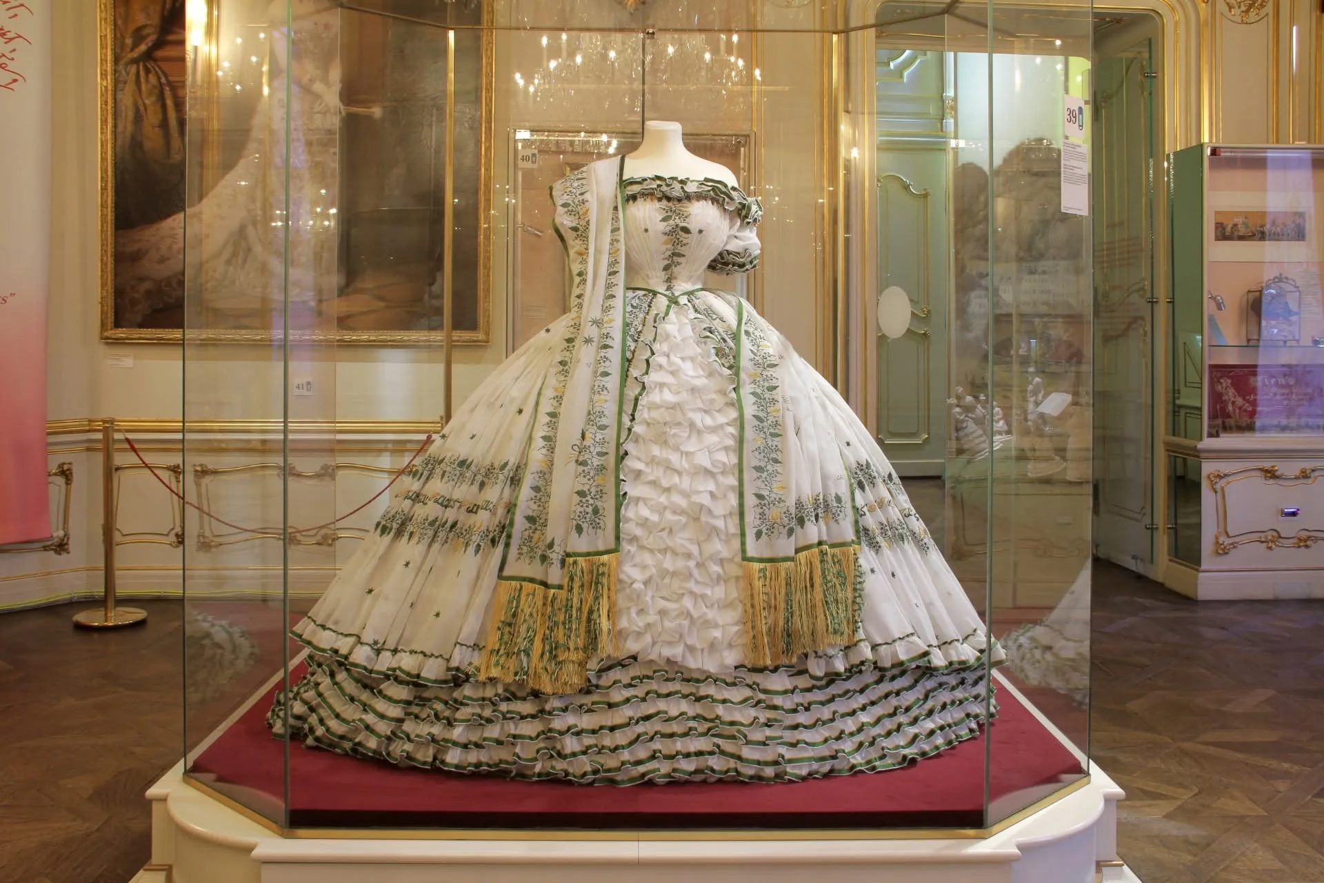 Sisi, Fashion, and Discipline: Reading Style as Political Language