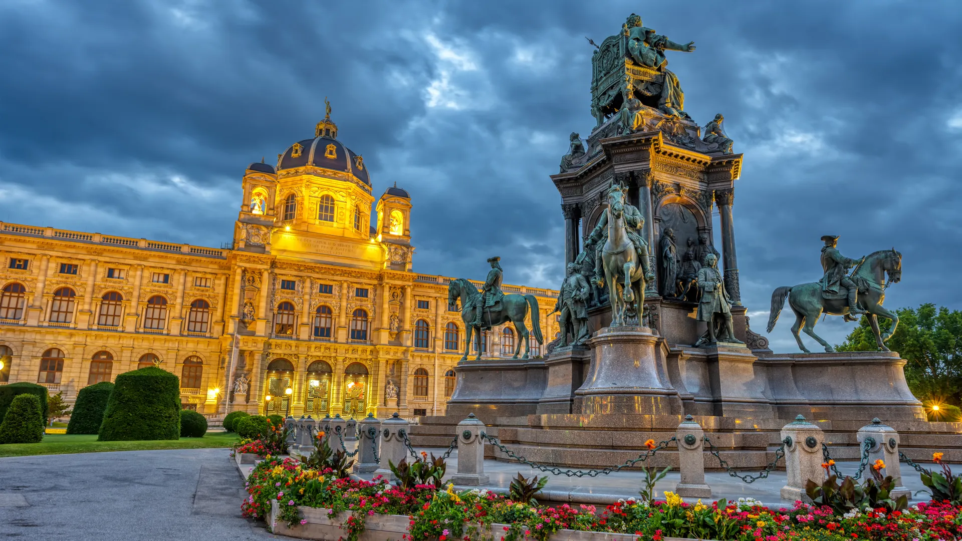 Vienna at Night: Hop‑On Hop‑Off Night Tour