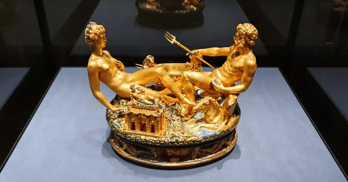 Benvenuto Cellini Saliera displayed in museum case