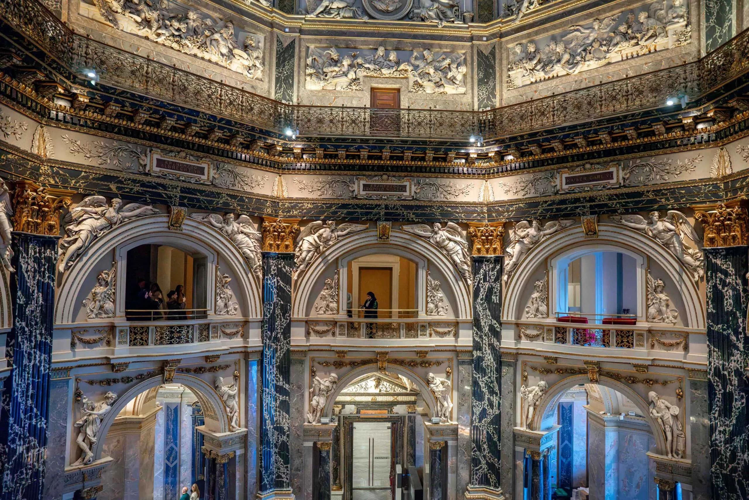 Museum Etiquette at KHM: Photos, Sketching, and Respectful Viewing