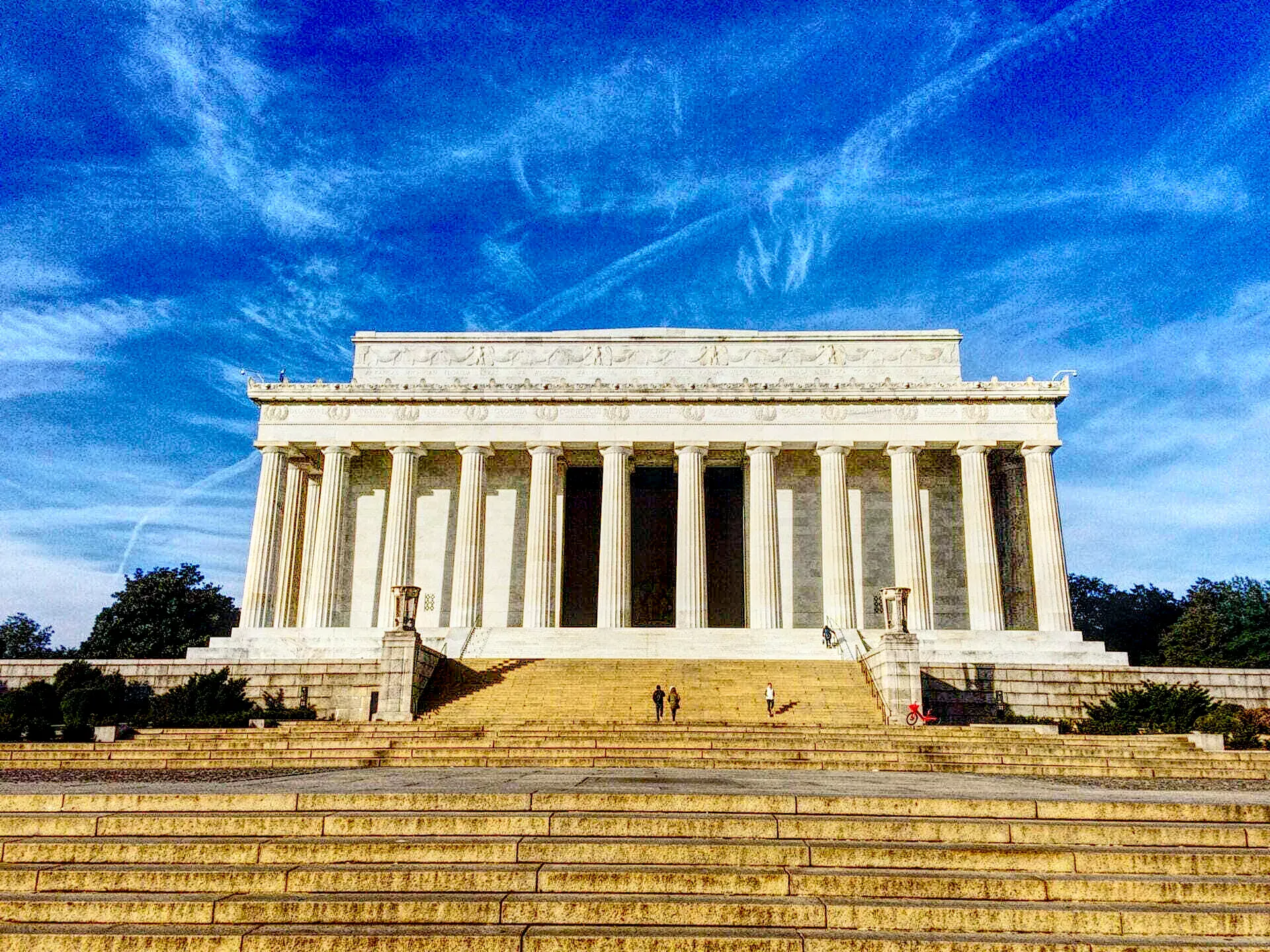 Lincoln Memorial reflected in the pool